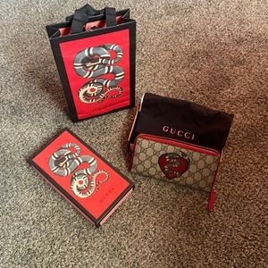 Gucci wallet box dust bag and shopping bag